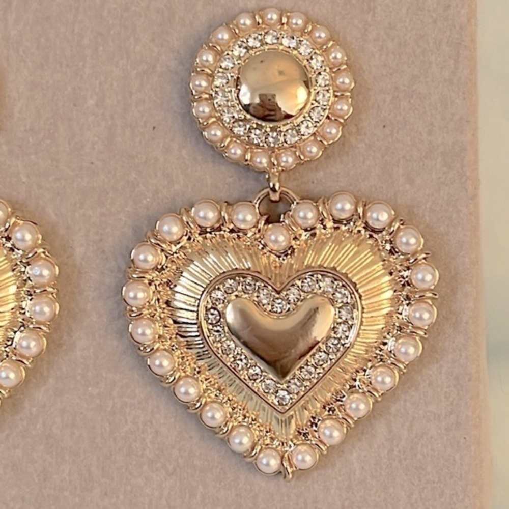 Brand New BaubleBar Gold Tone Heart Faux Pearl Beaded Drop Earrings Valentine’s - Picture 5 of 14